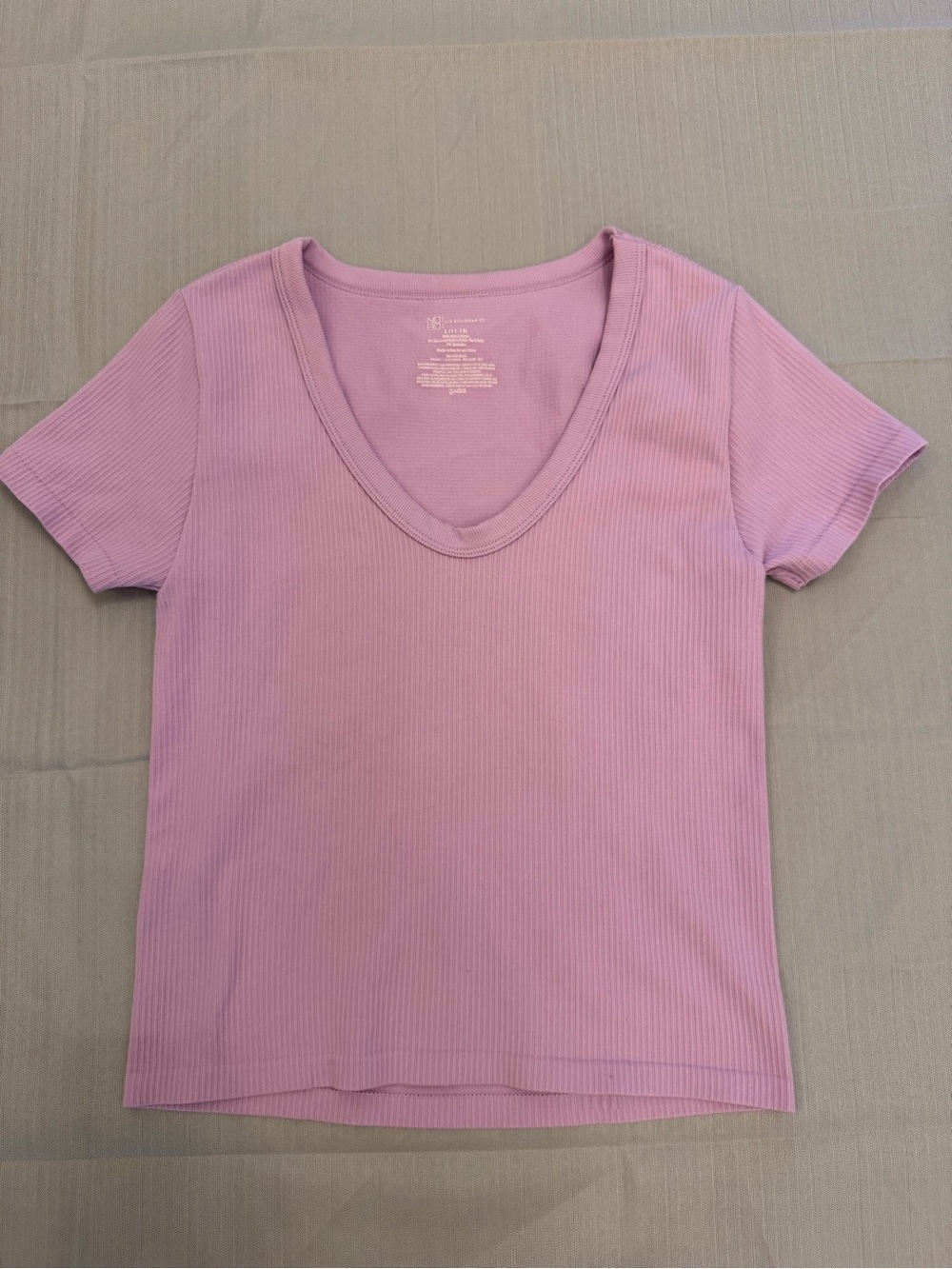 No Boundaries Lavender Ribbed V-Neck Short Sleeve Tee